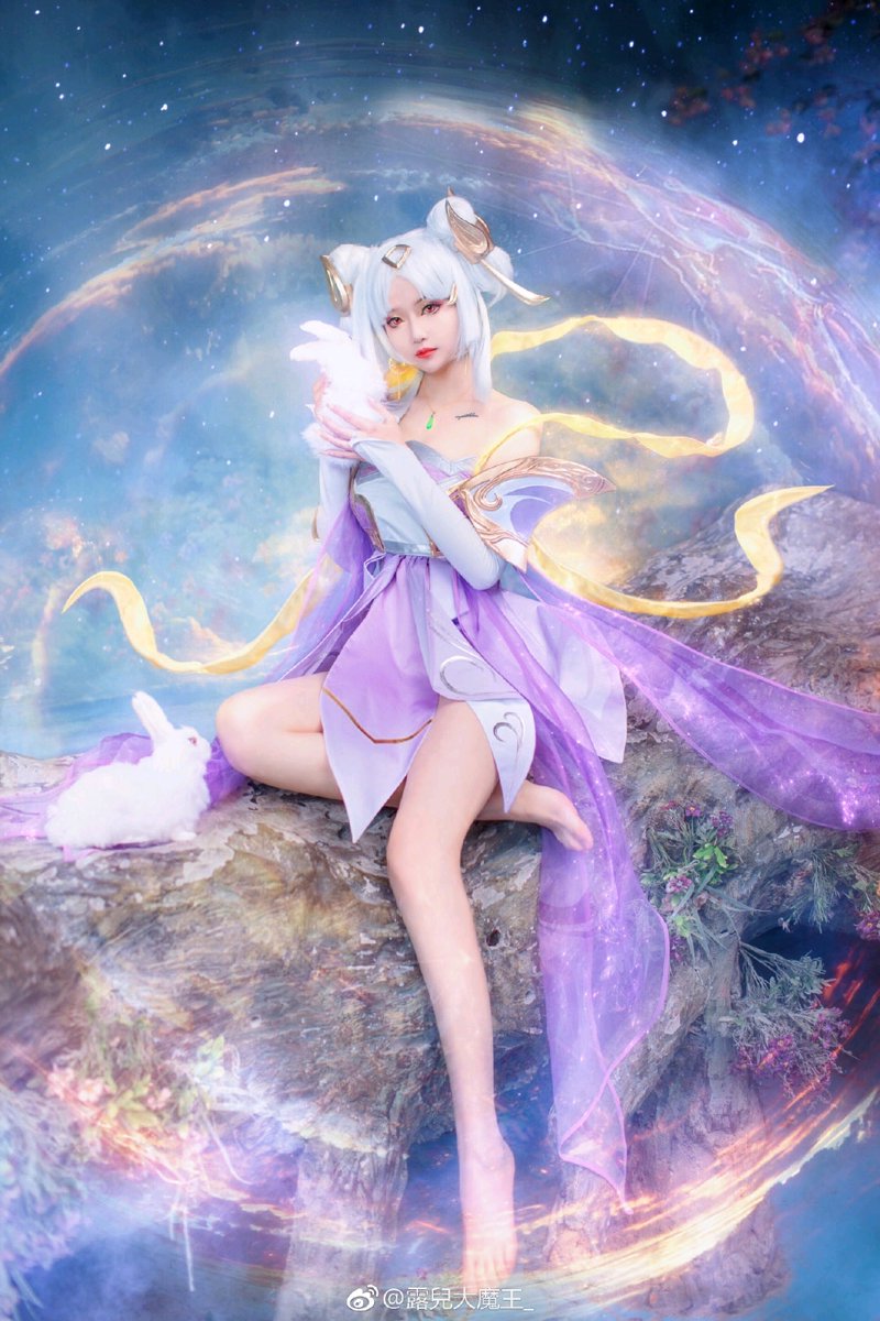 标题:二次元Cosplay之美——《落日最美的地方》歌词与歌谱高清图片分享