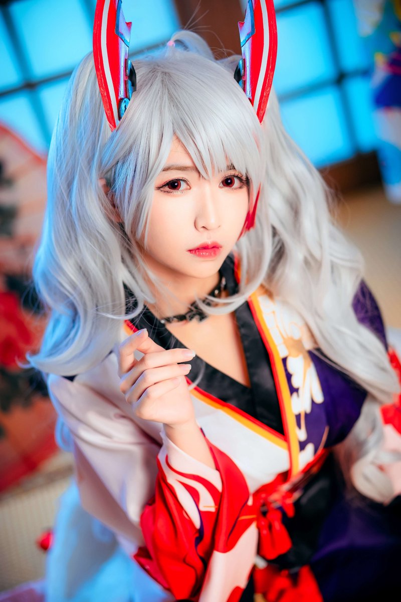 探索二次元世界的美:《落日最美的地方》歌词与歌谱的视觉盛宴